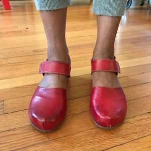 Spring step funky red shoes size 10